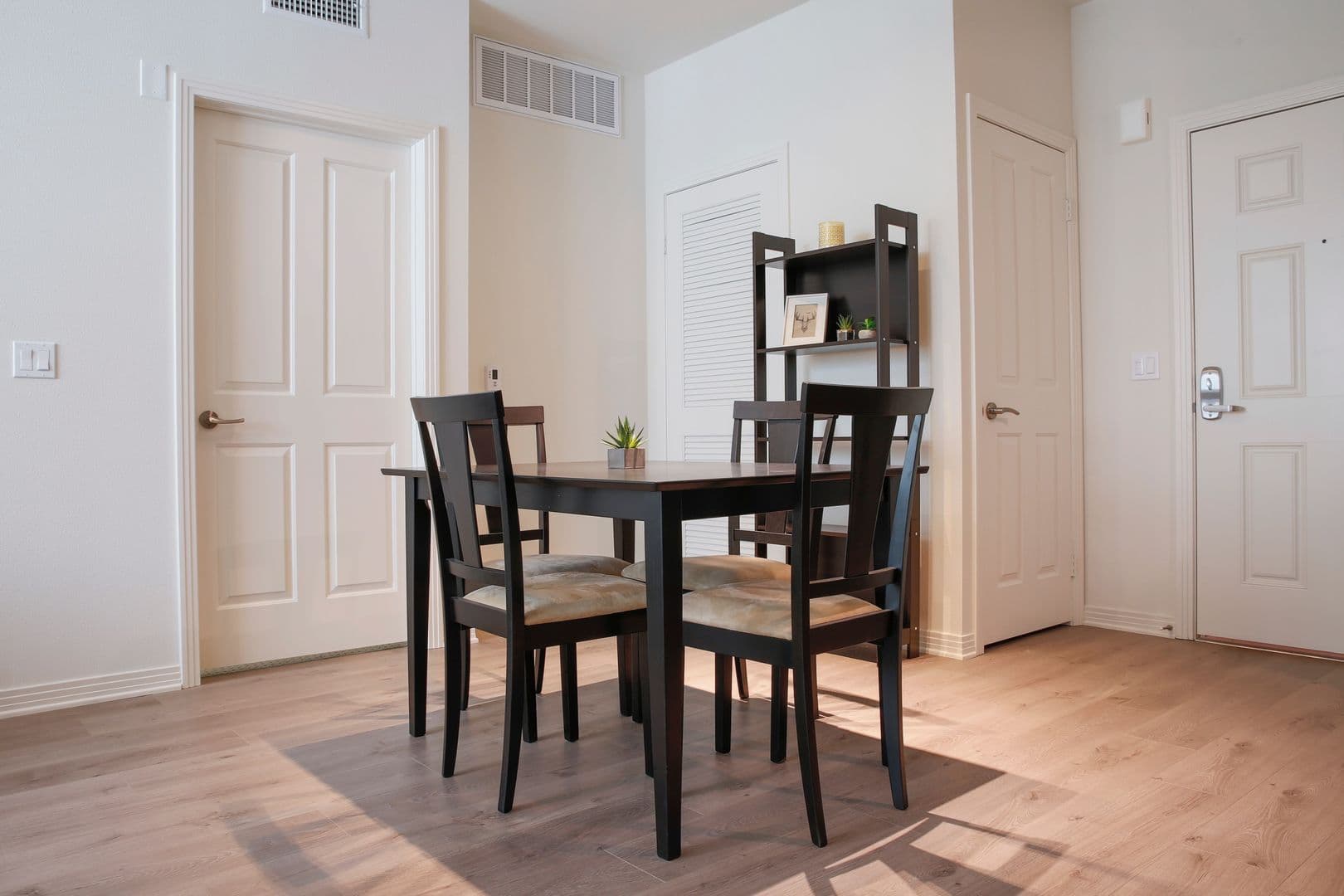 North Hollywood Apartment: 11430 Burbank Boulevard