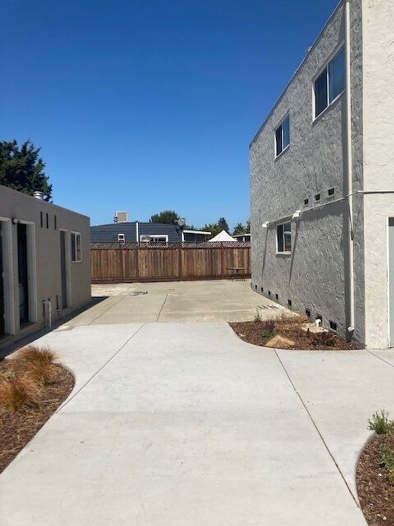 Sunnyvale Apartment: 929 Tamarack Lane