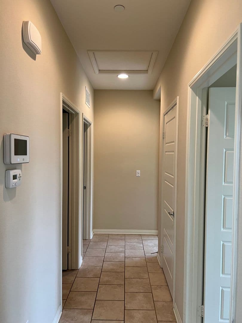 Northridge House: 20324 Paseo Del Campo