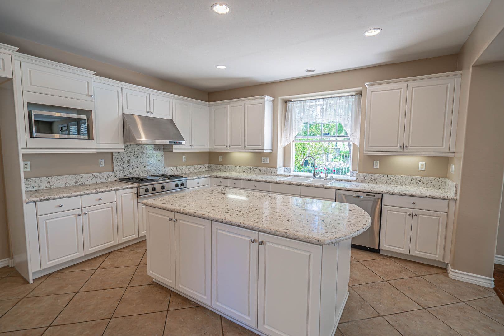 Valencia House: 23902 Lakeside Road