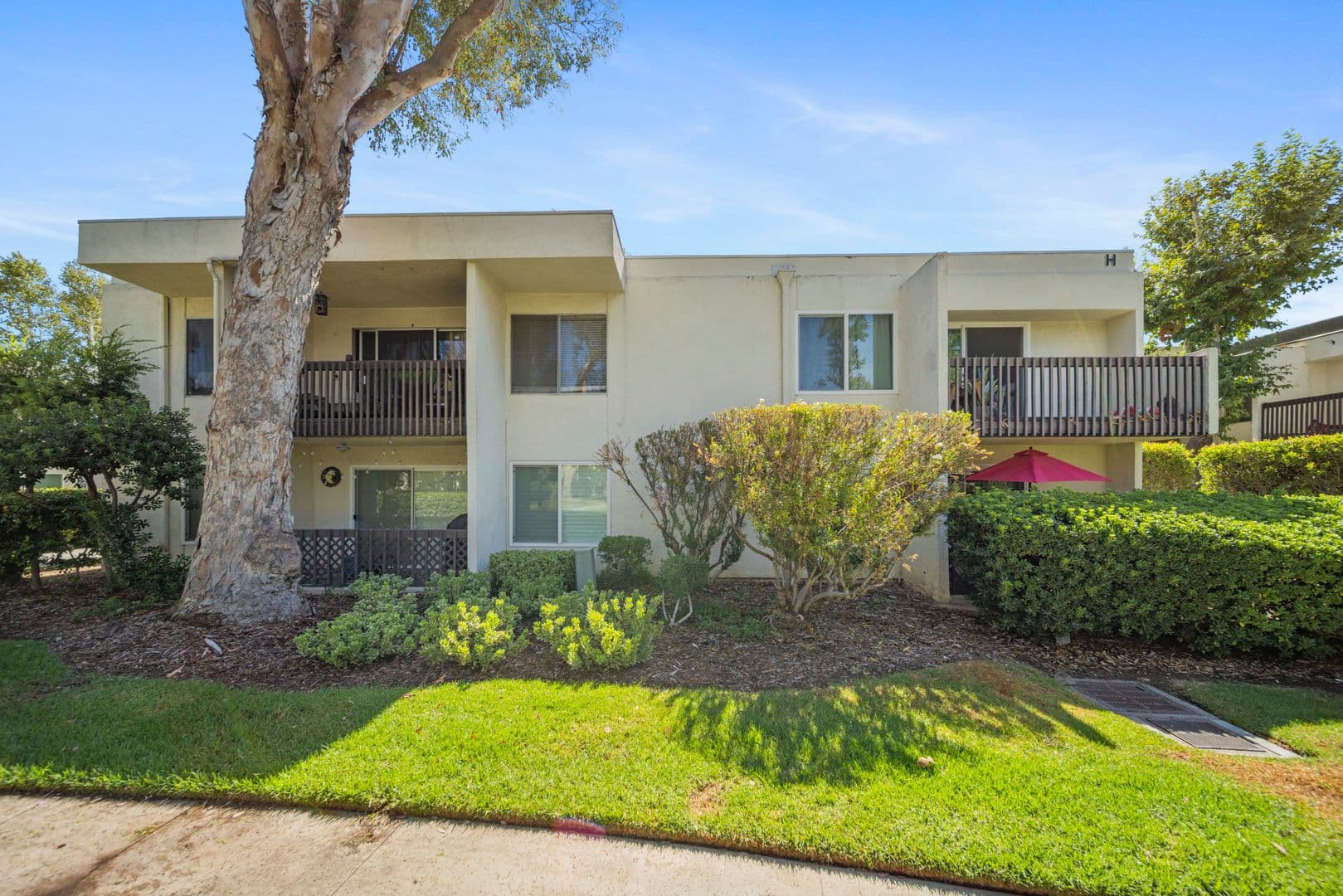 Valencia Condo: 23515 Lyons Ave. #261