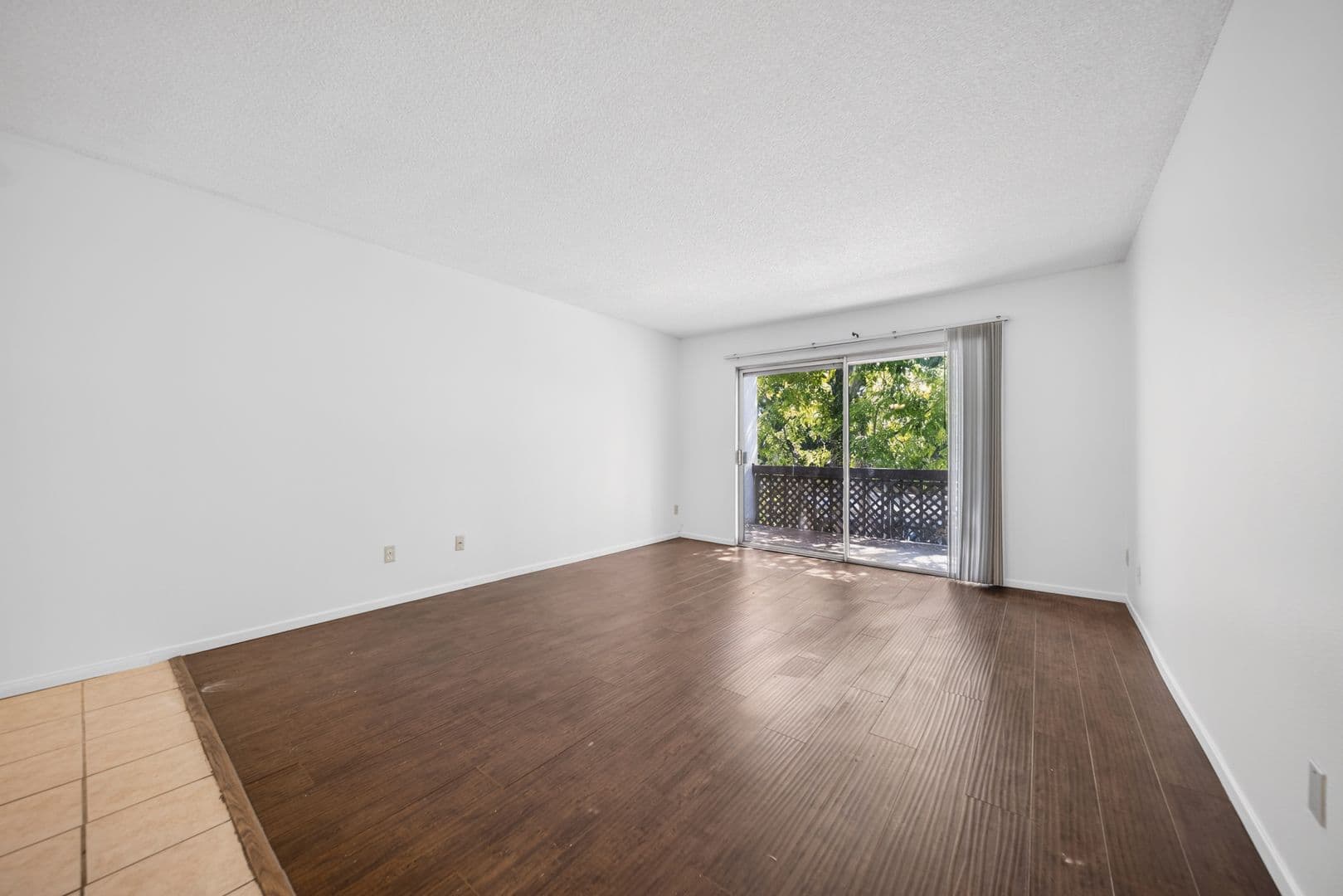Valencia Condo: 23515 Lyons Ave. #261