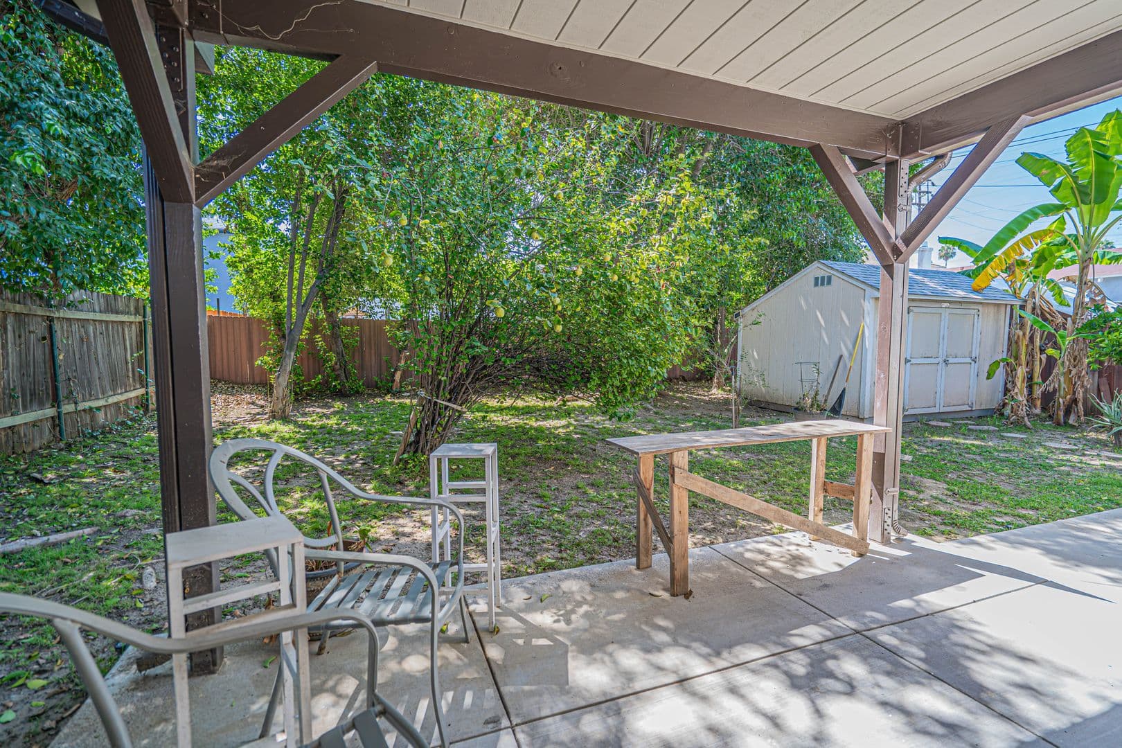 Woodland Hills House: 22742 Burbank Boulevard