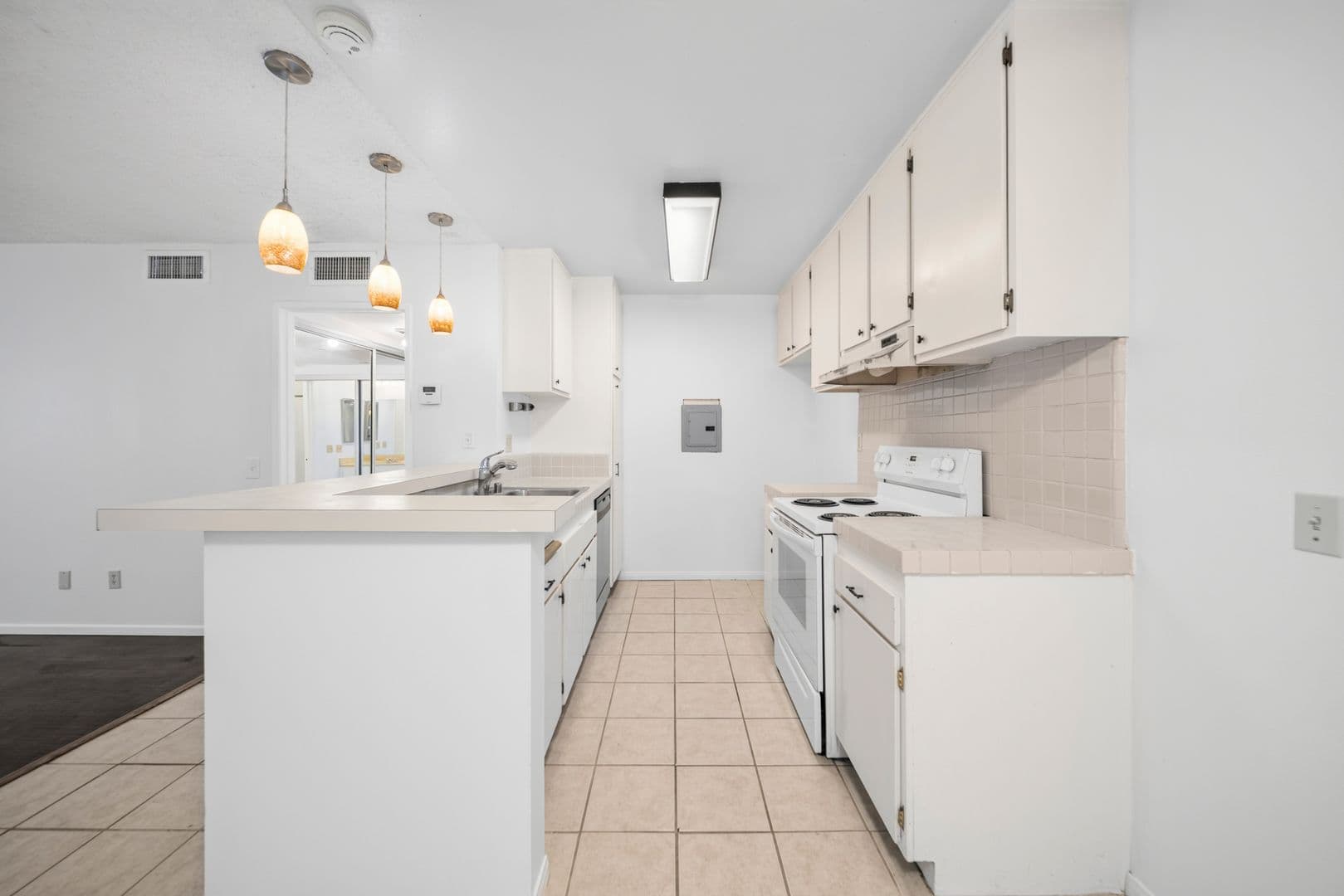 Valencia Condo: 23515 Lyons Ave. #261