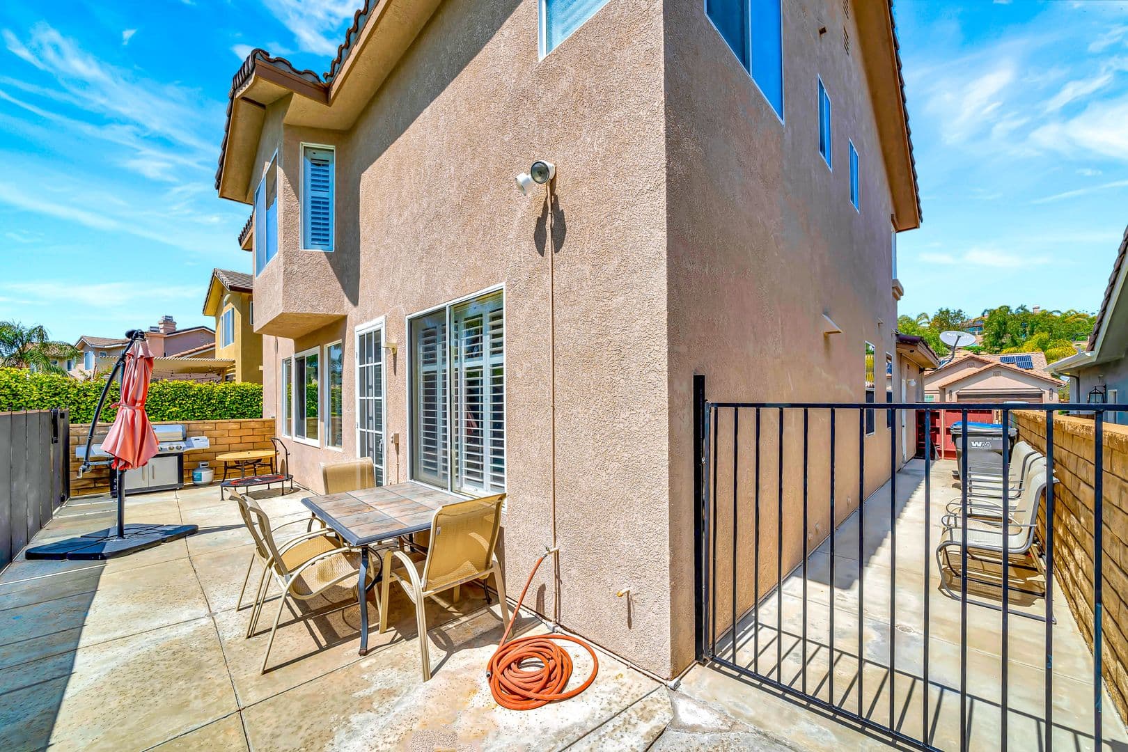 Santa Clarita House: 22818 Raintree Lane