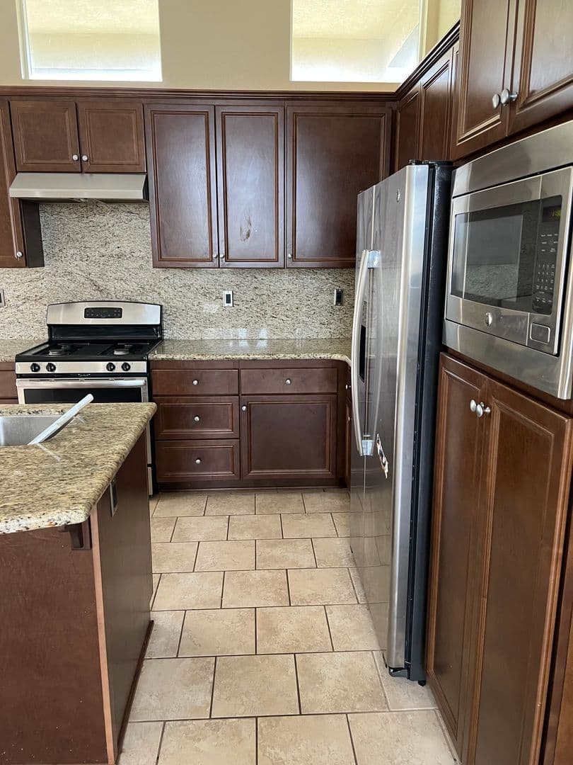 Northridge House: 20324 Paseo Del Campo