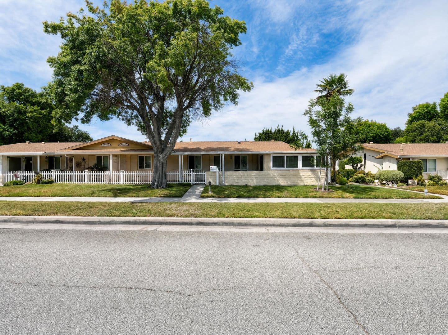 Newhall House: 19021 Avenue of the Oaks