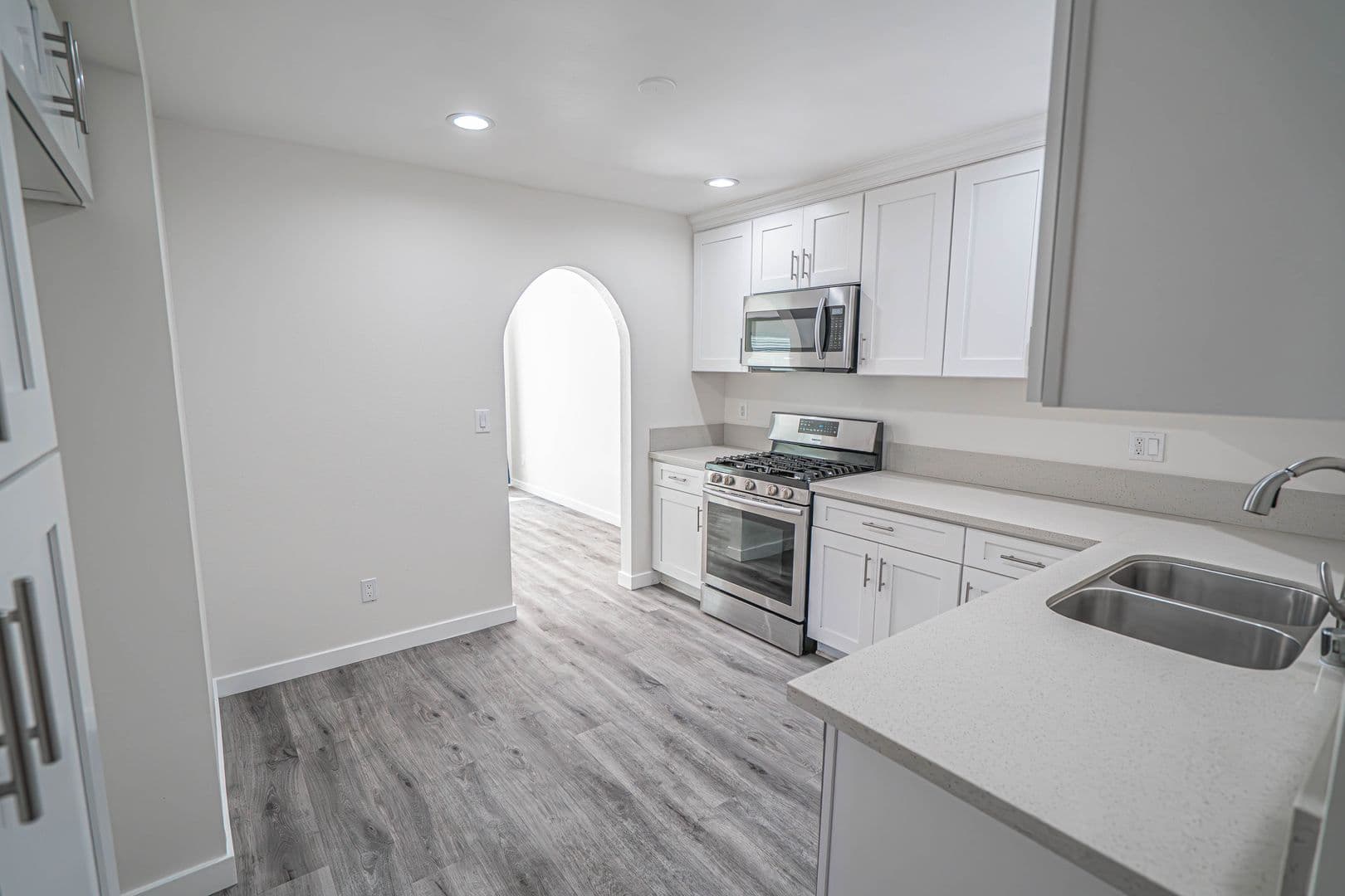 Panorama City Condo: 9025 Willis Avenue #113