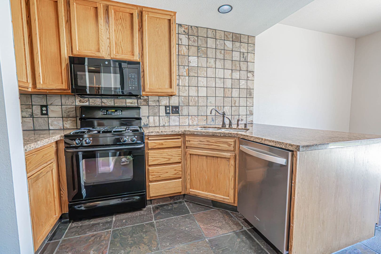 Santa Clarita Townhome: 22832 Banyan Place #22