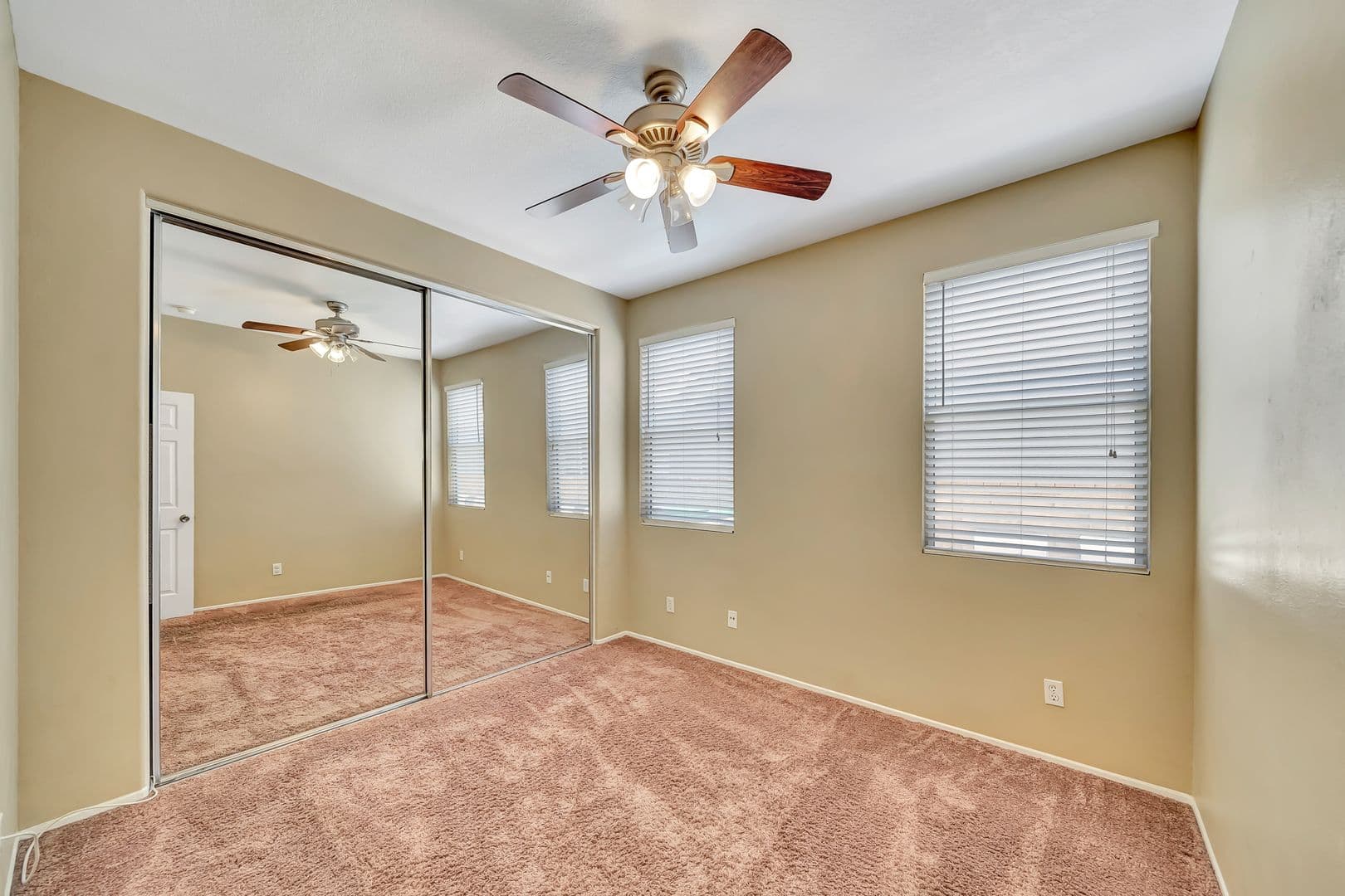 Santa Clarita House: 22818 Raintree Lane