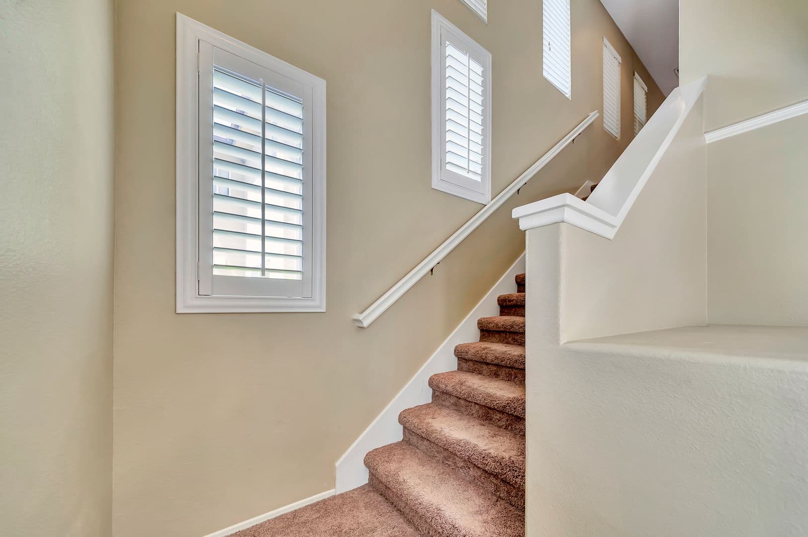 Santa Clarita House: 22818 Raintree Lane
