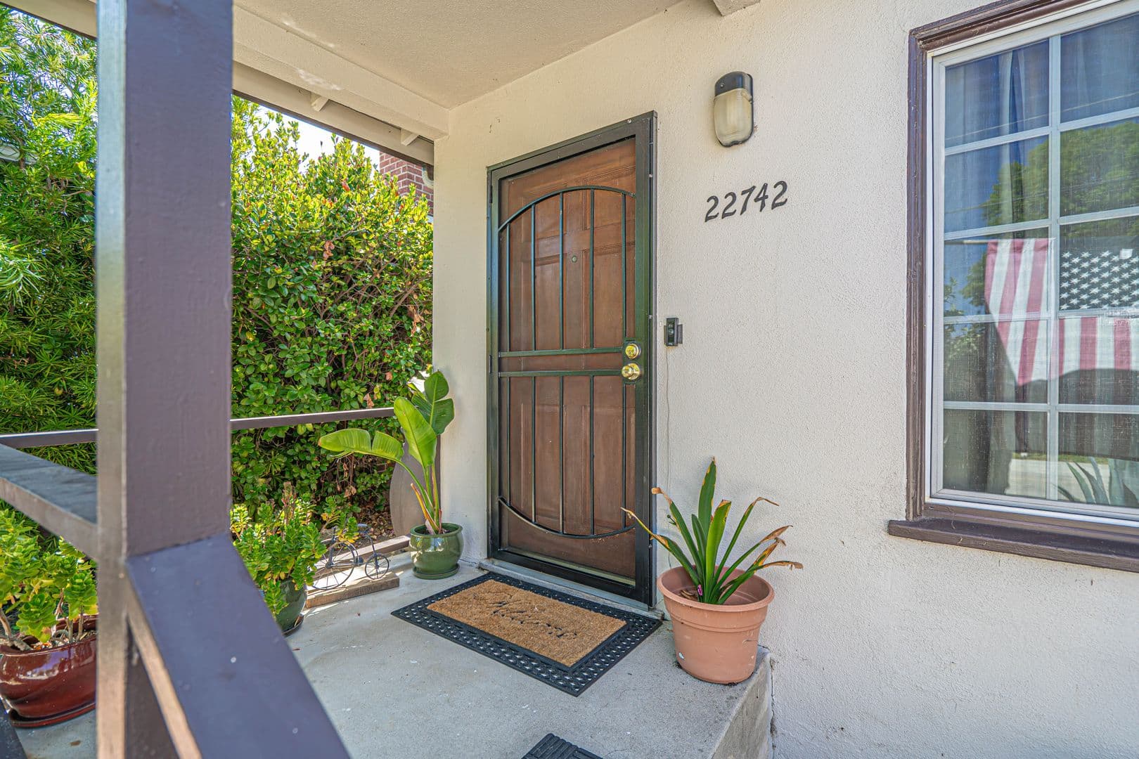 Woodland Hills House: 22742 Burbank Boulevard