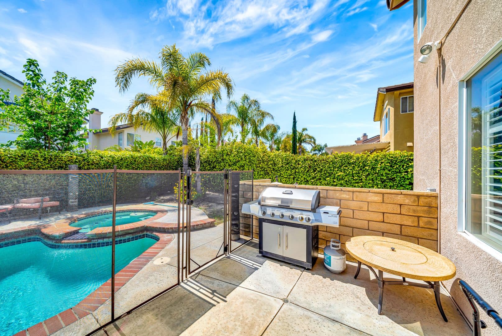 Santa Clarita House: 22818 Raintree Lane