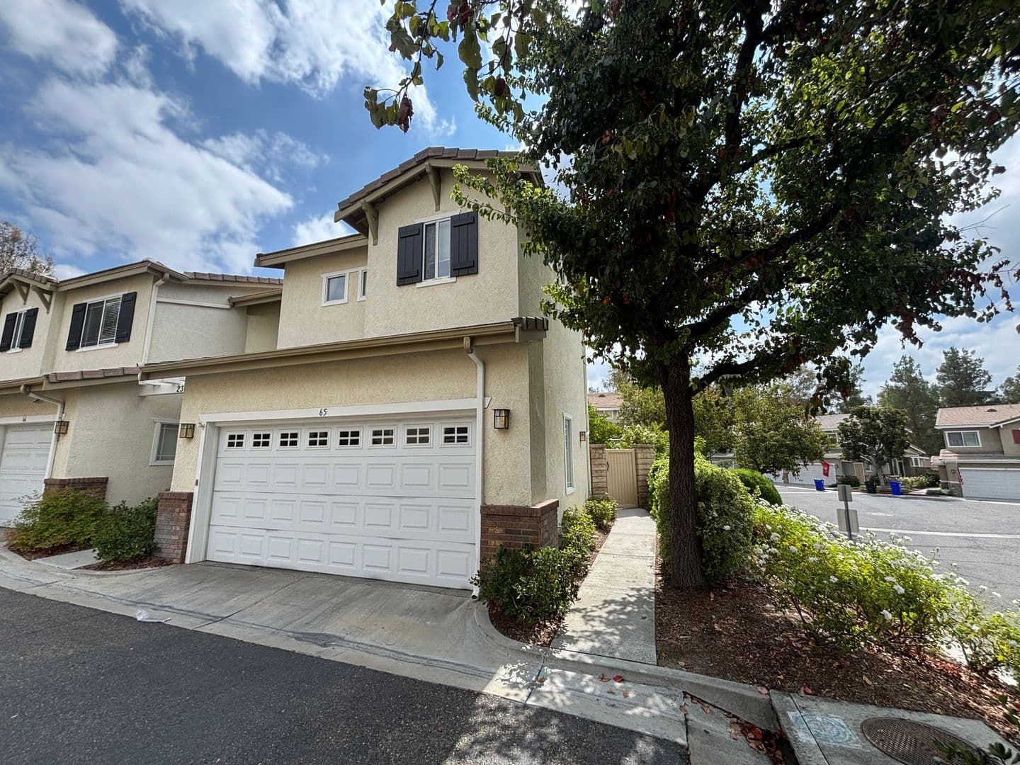 Valencia Townhome: 23610 Muir Trail #65