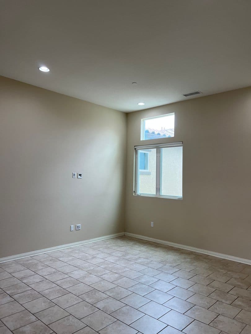 Northridge House: 20324 Paseo Del Campo