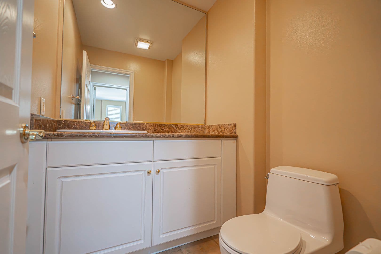 Valencia House: 23902 Lakeside Road