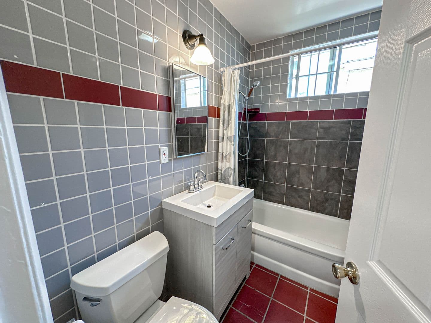 Reseda House: 7353 Yarmouth Ave