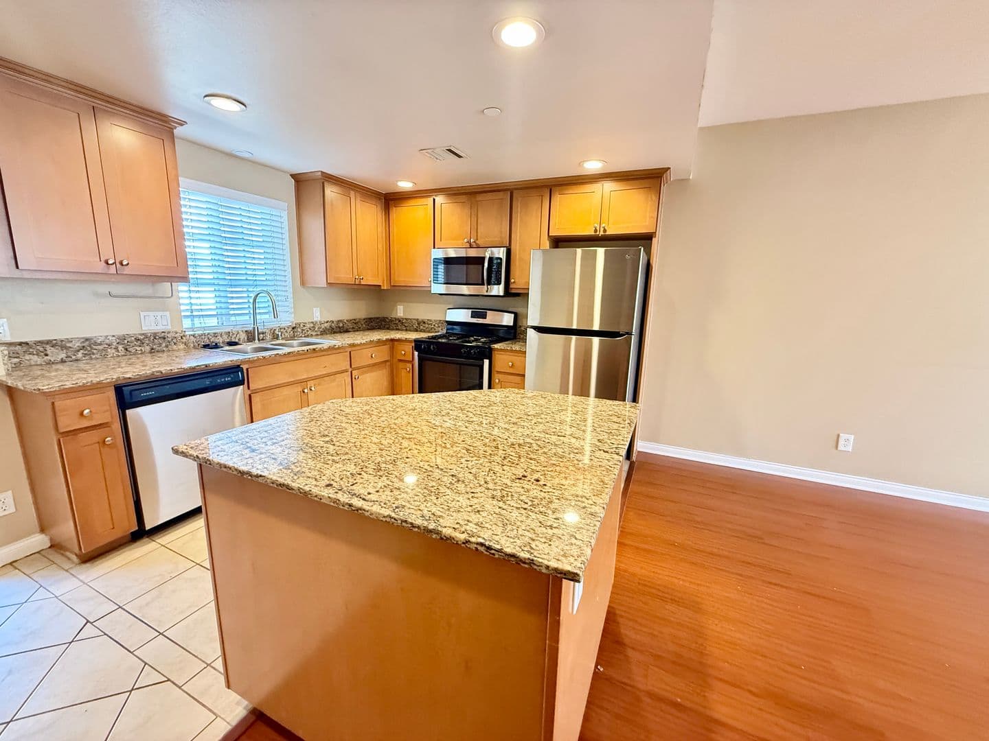 Sherman Oaks Townhome: 4609 Kester Avenue #202