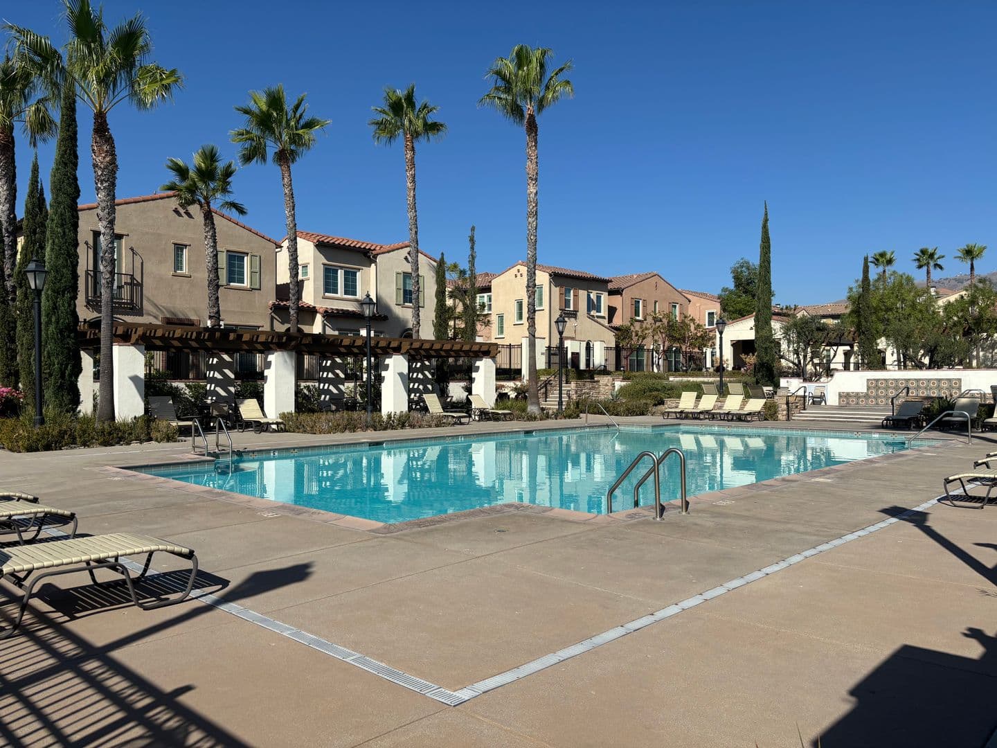 Northridge House: 20324 Paseo Del Campo