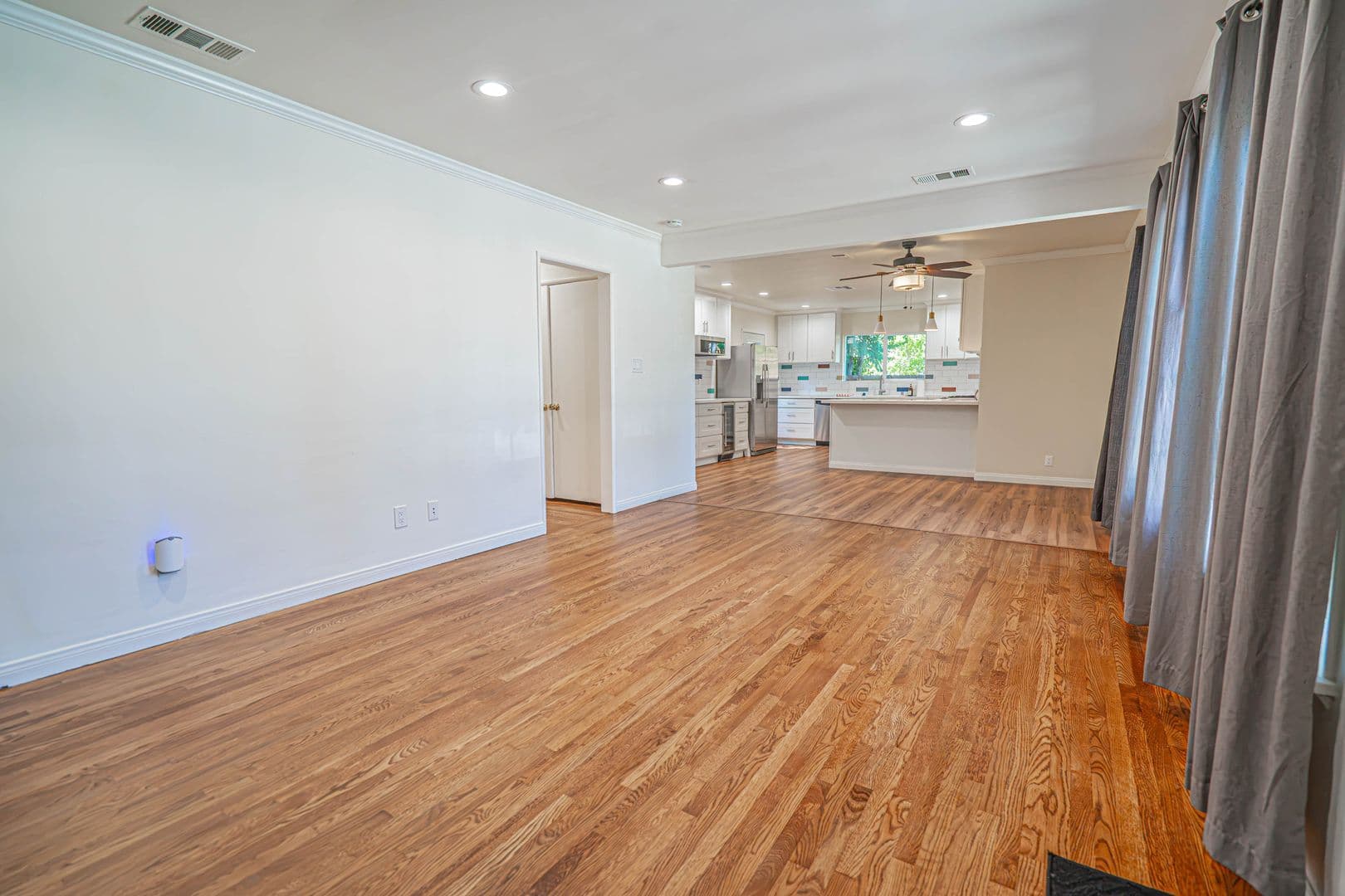 Woodland Hills House: 22742 Burbank Boulevard