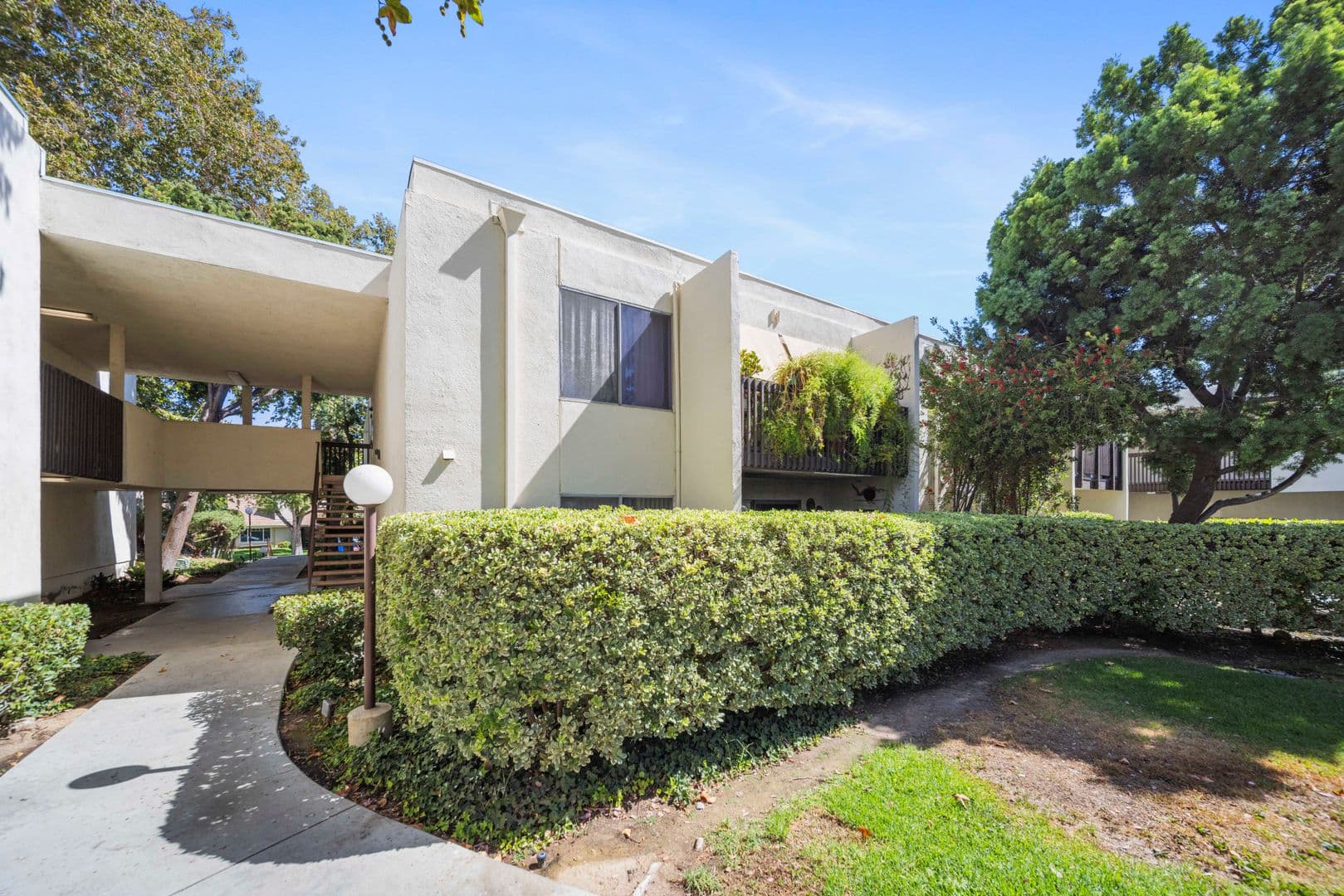 Valencia Condo: 23515 Lyons Ave. #261
