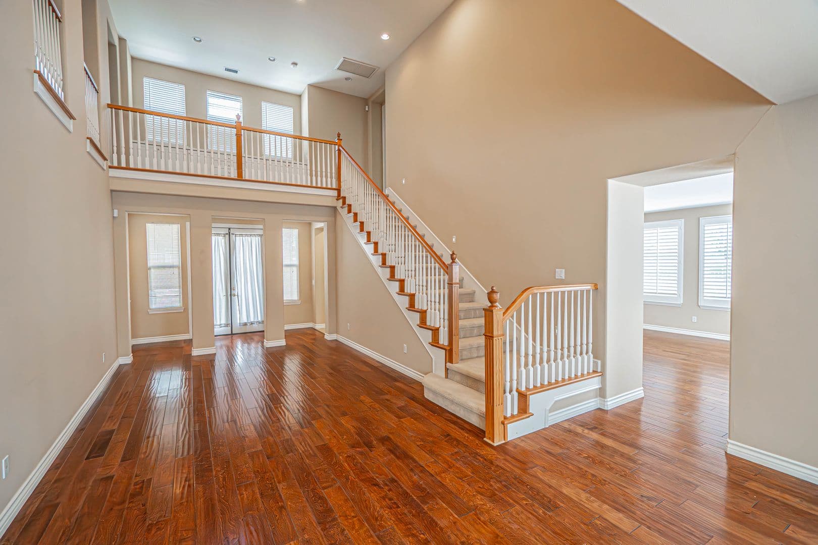 Valencia House: 23902 Lakeside Road