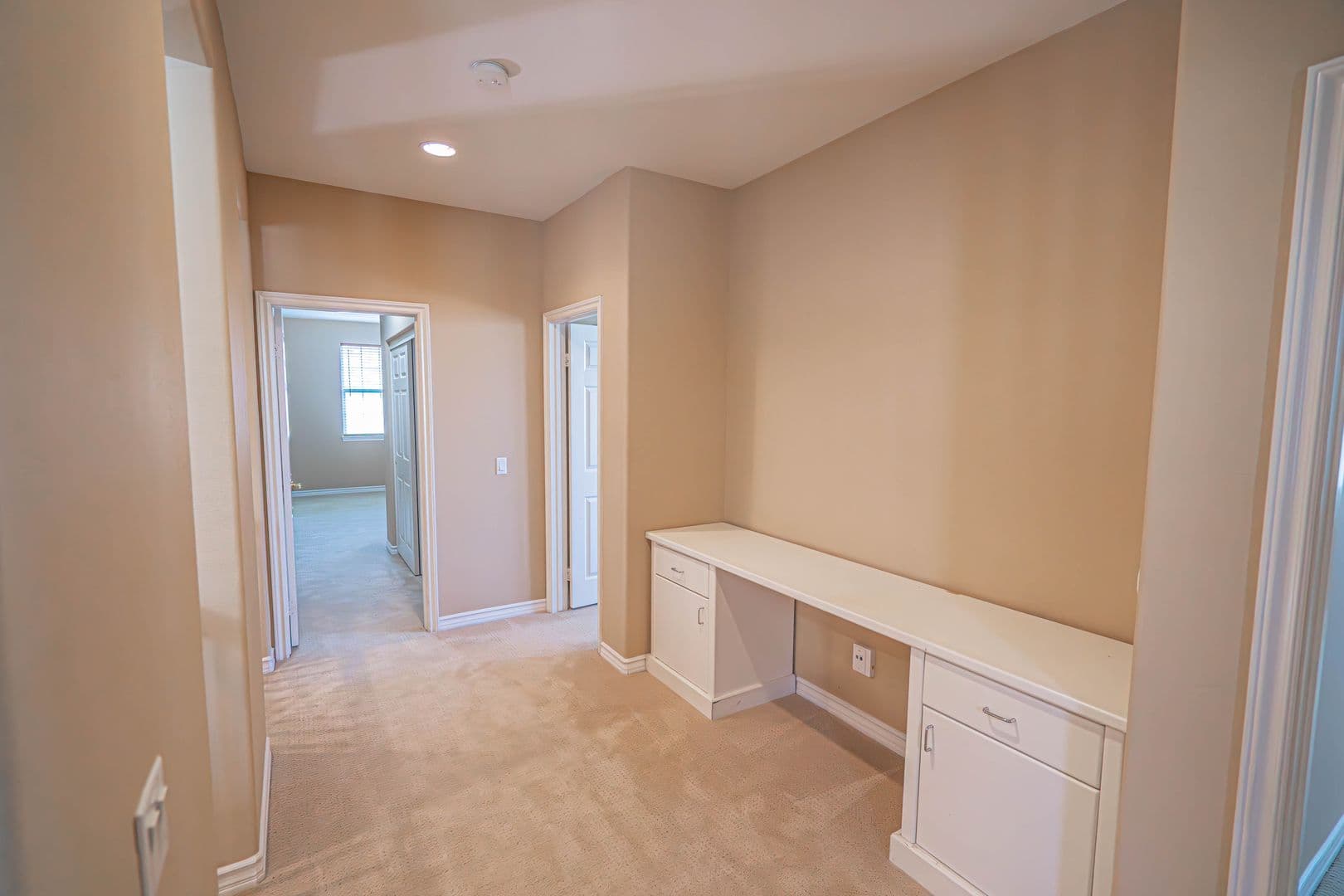 Valencia House: 23902 Lakeside Road