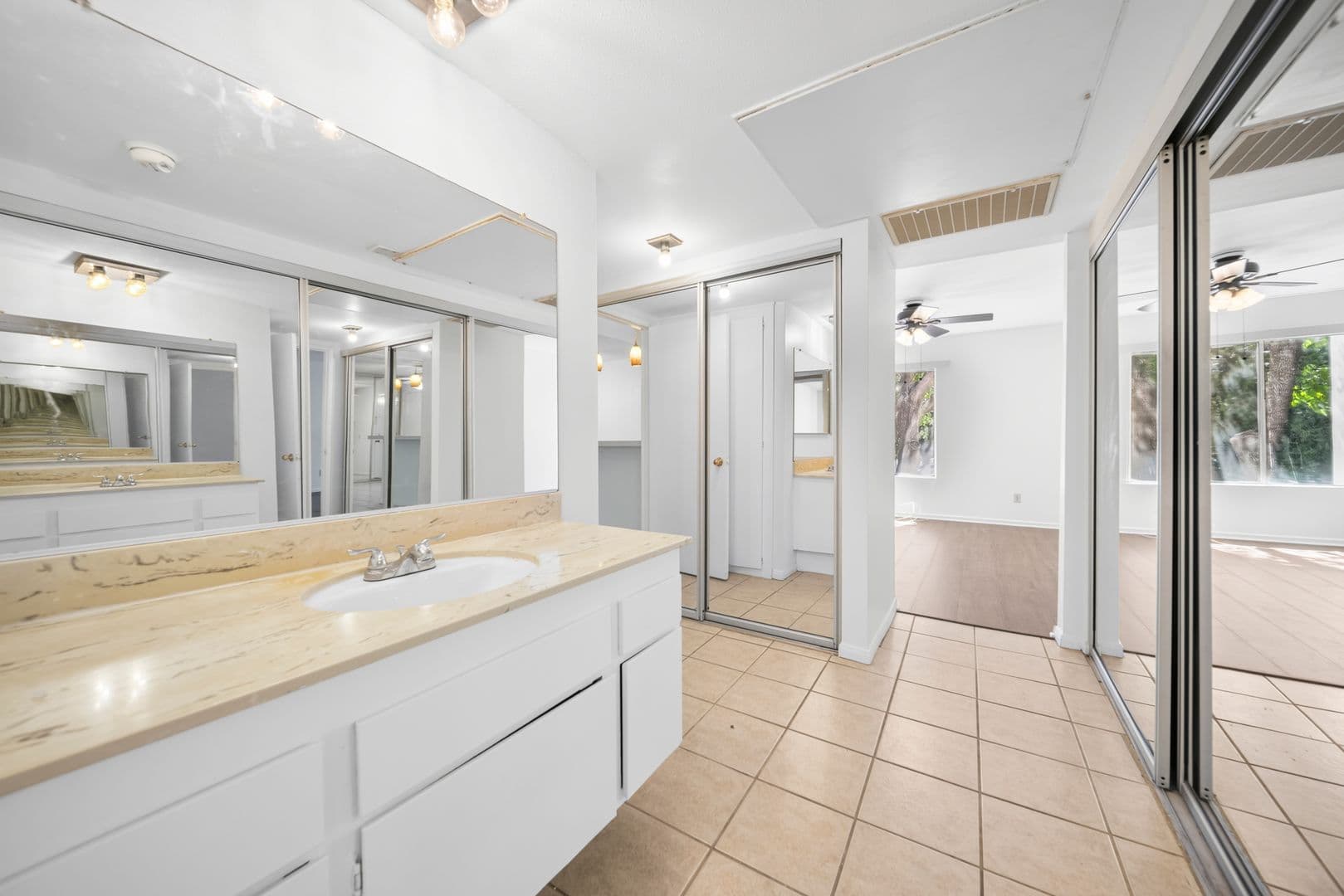 Valencia Condo: 23515 Lyons Ave. #261