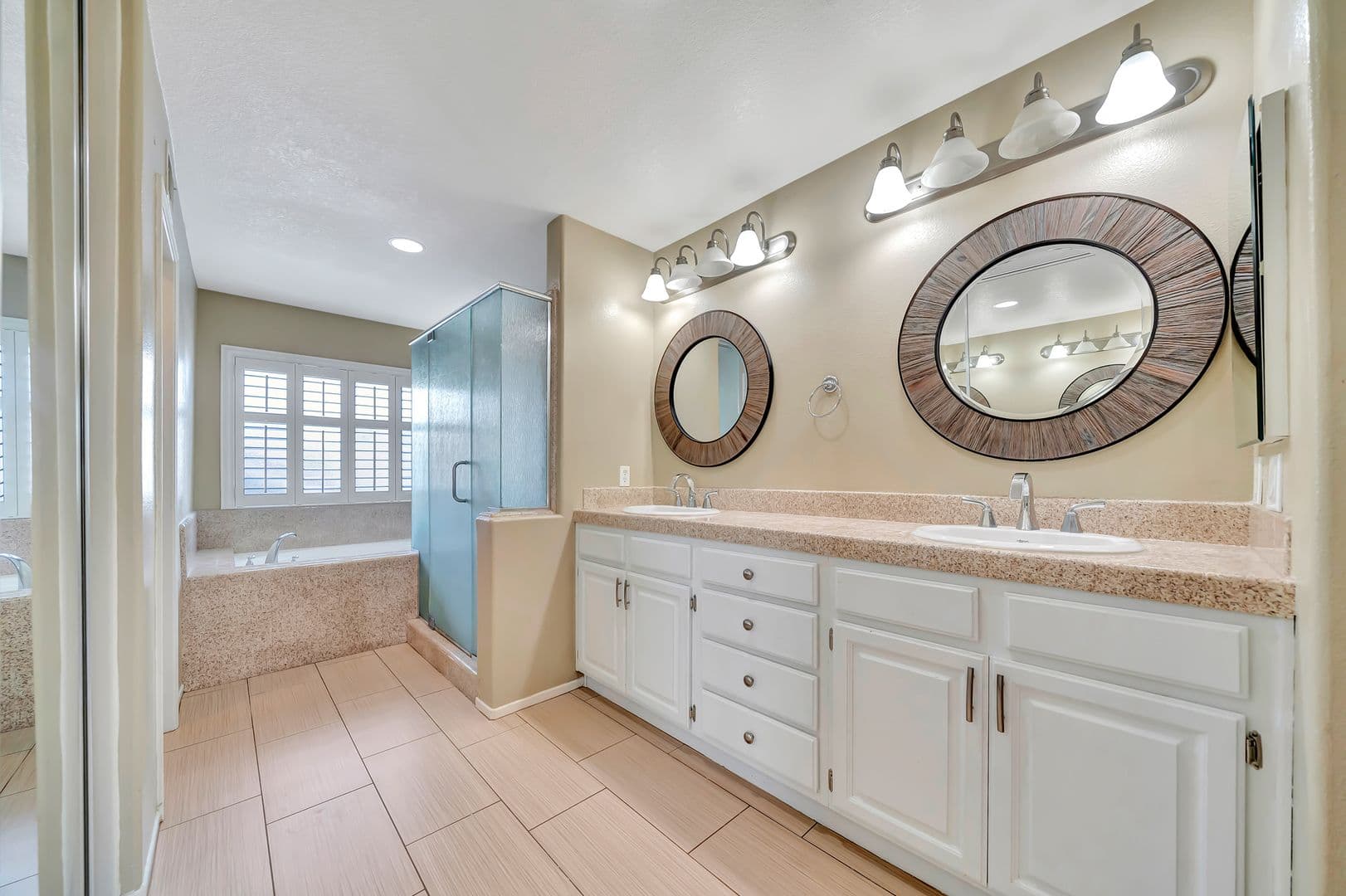 Santa Clarita House: 22818 Raintree Lane