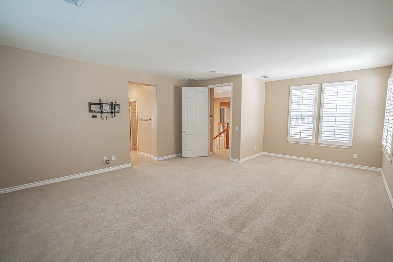 Valencia House: 23902 Lakeside Road