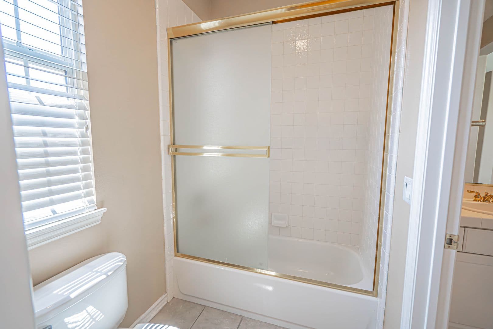 Valencia House: 23902 Lakeside Road