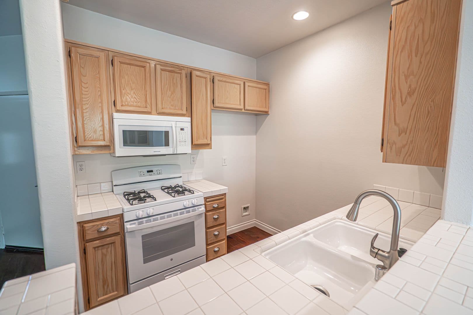 Valencia Townhome: 27105 Teton Trail #96