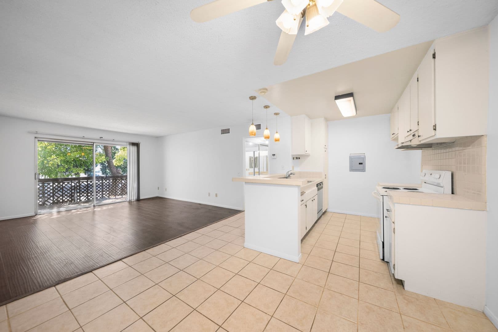 Valencia Condo: 23515 Lyons Ave. #261