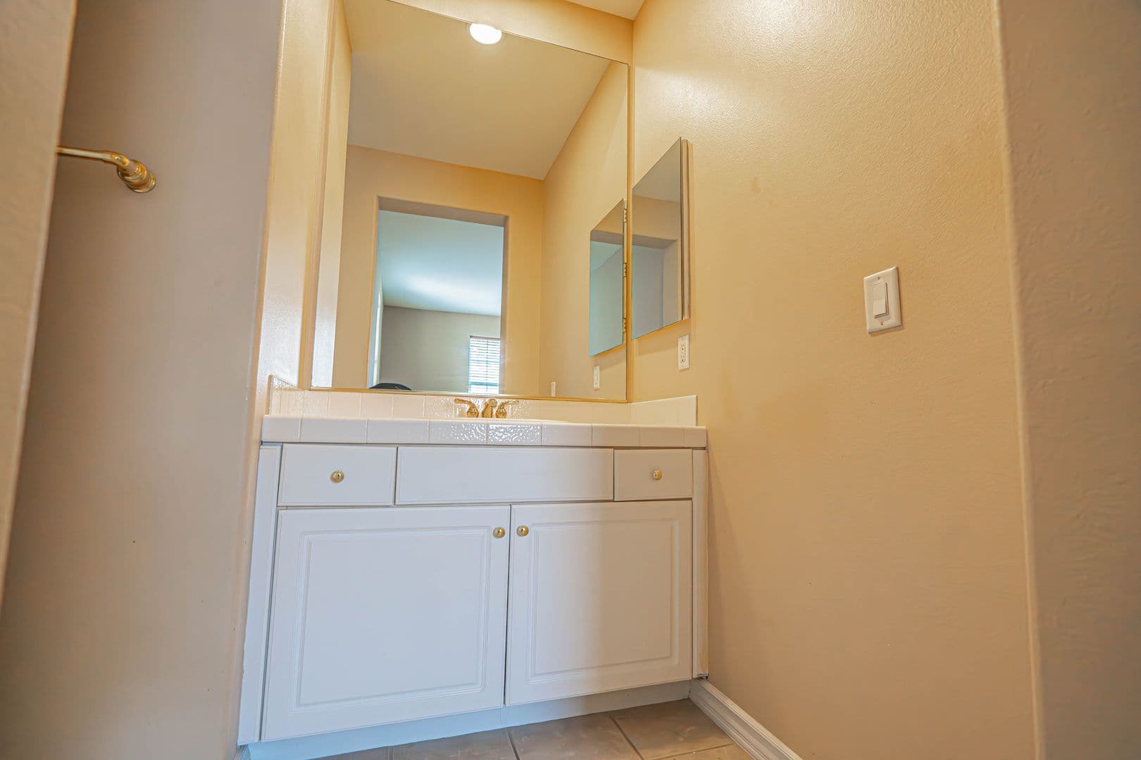 Valencia House: 23902 Lakeside Road