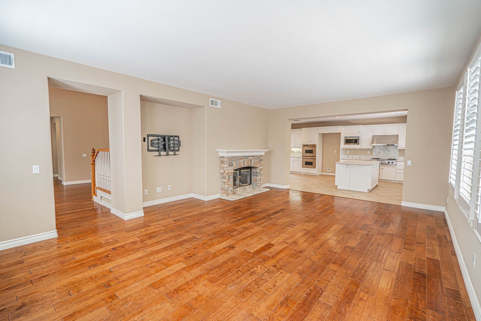 Valencia House: 23902 Lakeside Road