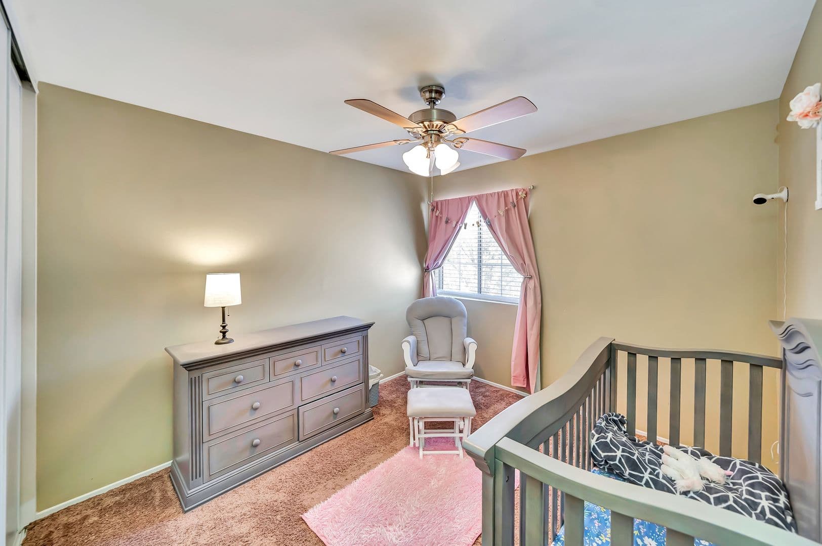 Santa Clarita House: 22818 Raintree Lane