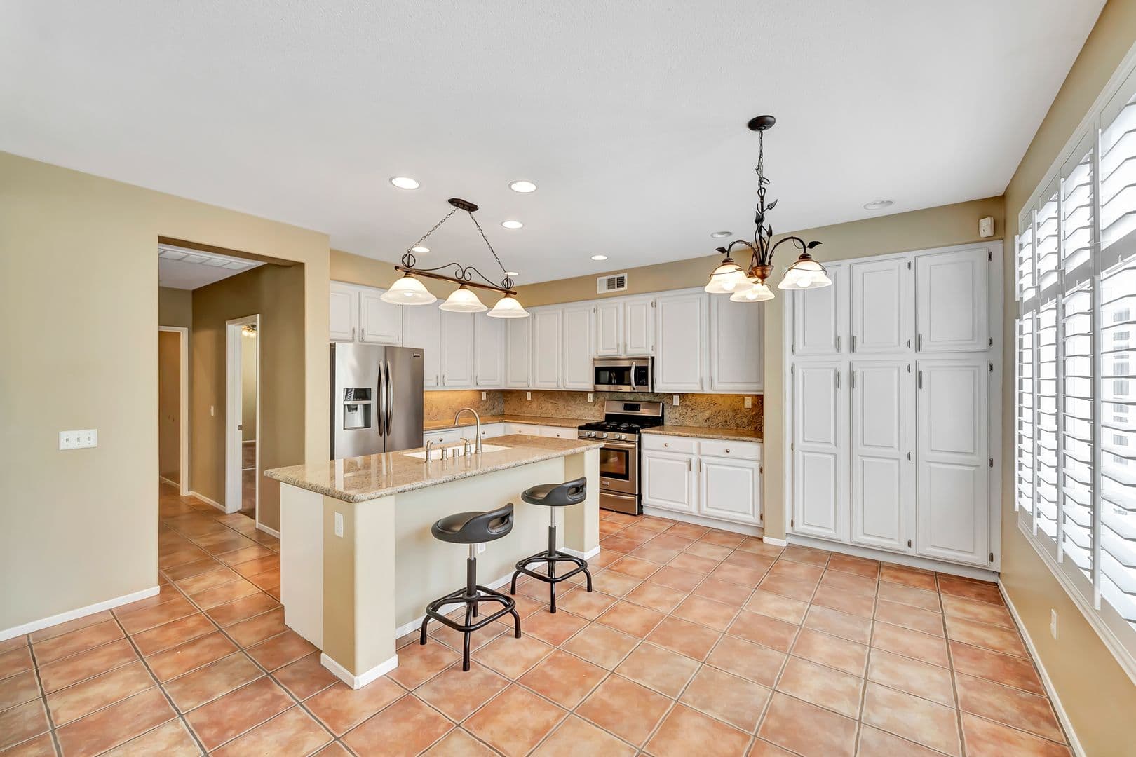 Santa Clarita House: 22818 Raintree Lane
