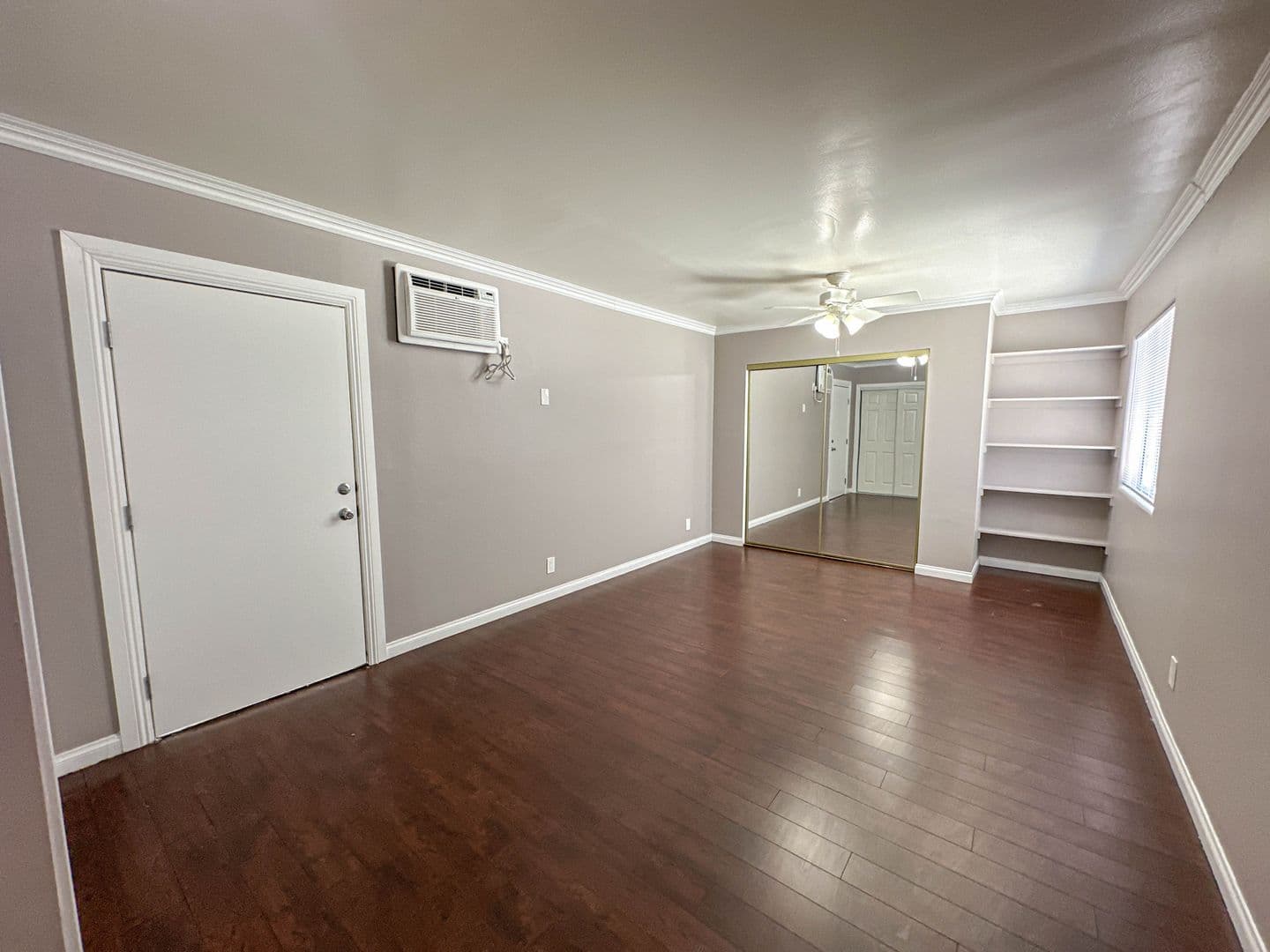 Reseda House: 7353 Yarmouth Ave