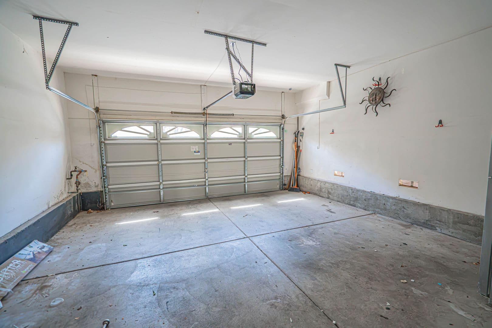 Valencia House: 29270 Hatari Way