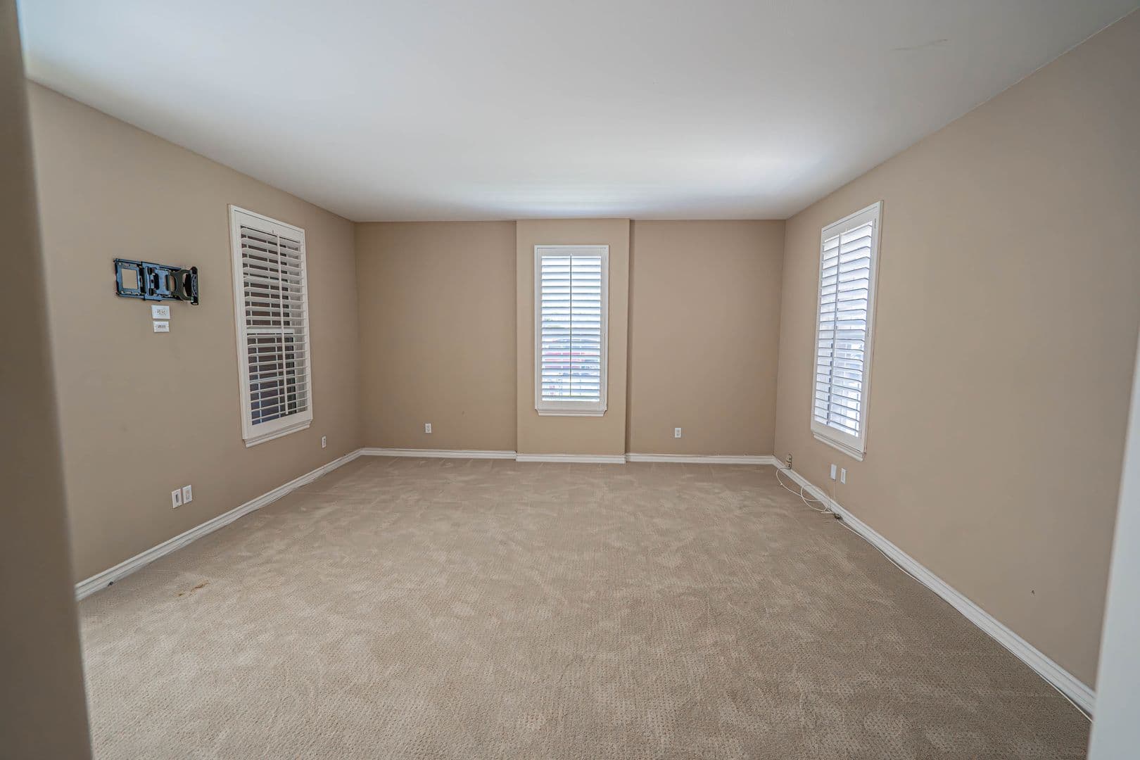 Valencia House: 23902 Lakeside Road