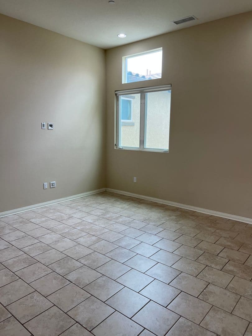 Northridge House: 20324 Paseo Del Campo