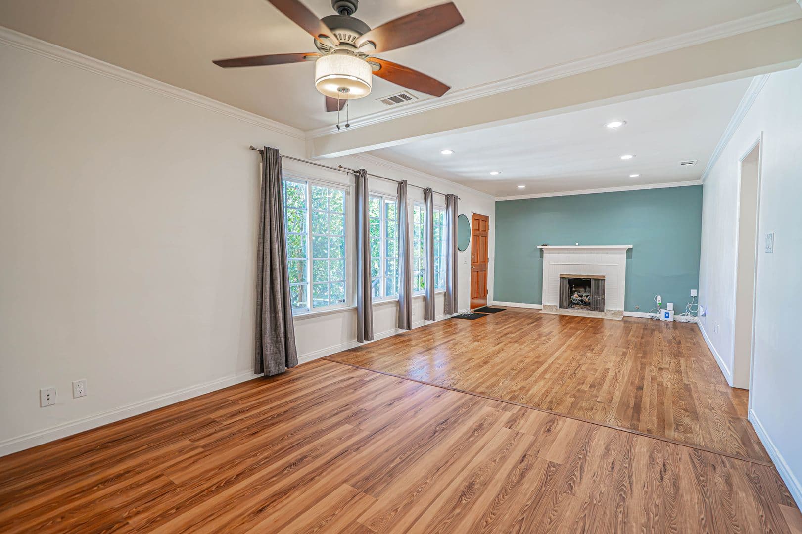 Woodland Hills House: 22742 Burbank Boulevard