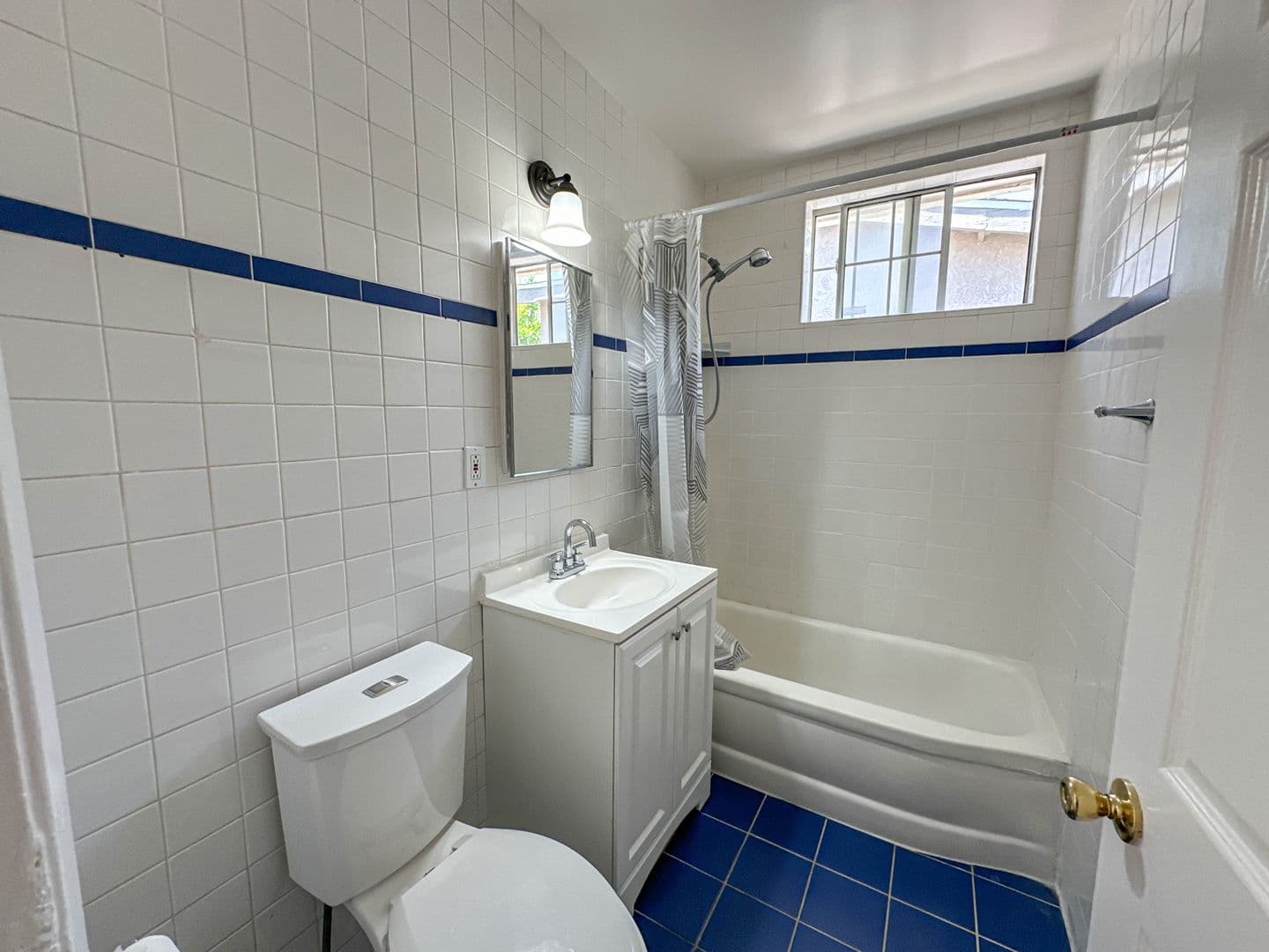 Reseda House: 7353 Yarmouth Ave