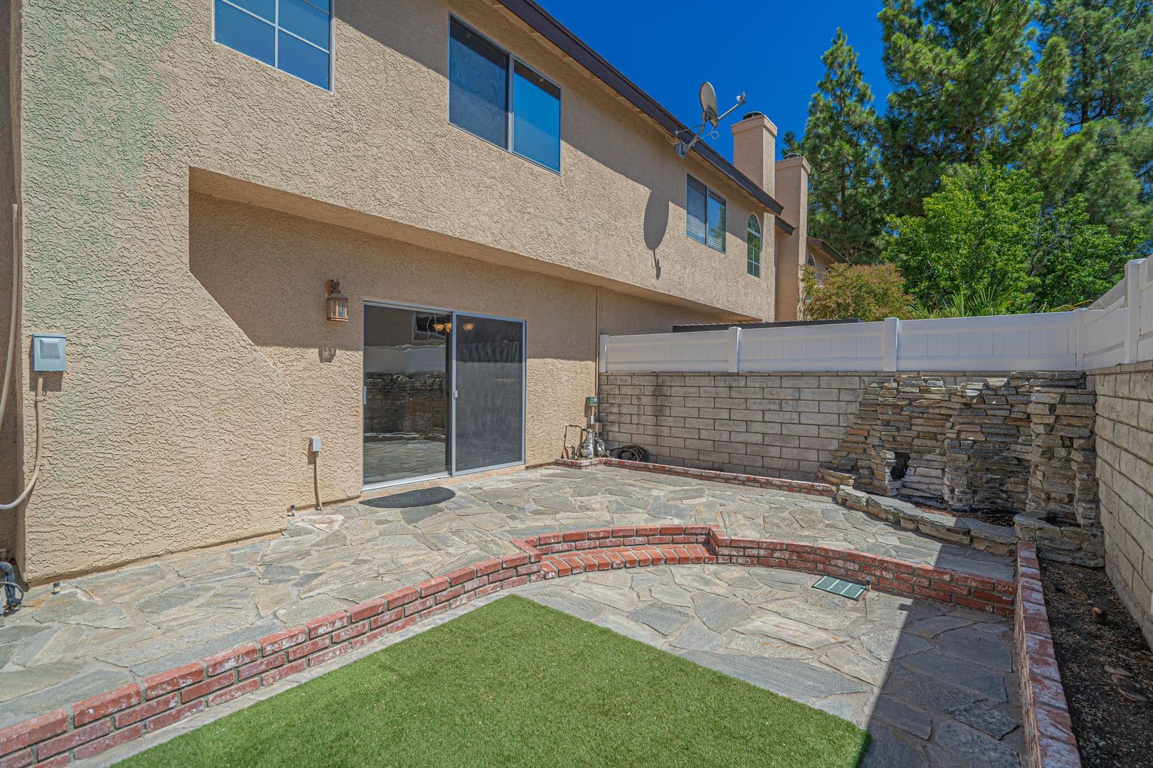 Santa Clarita Townhome: 22832 Banyan Place #22