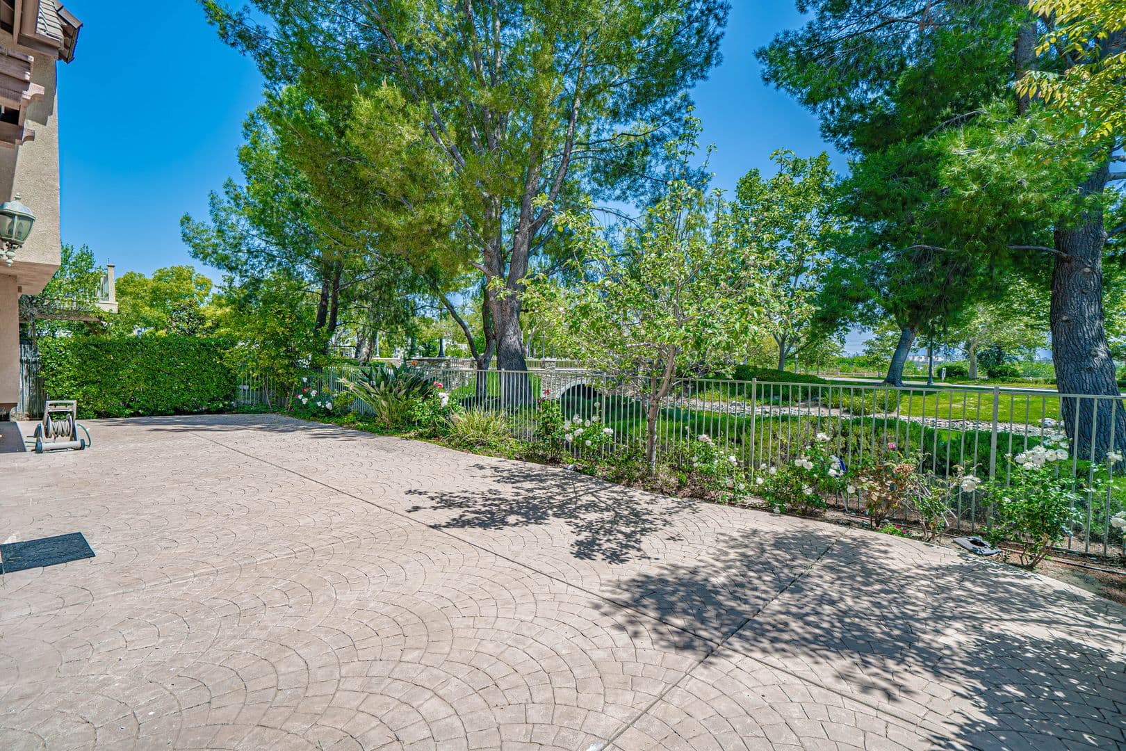 Valencia House: 23902 Lakeside Road