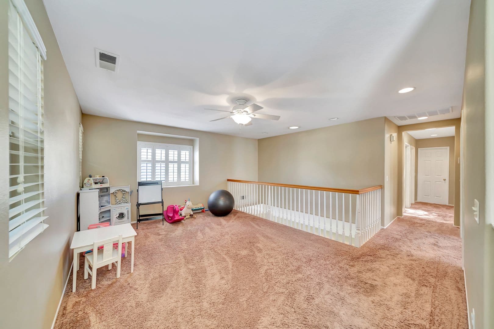 Santa Clarita House: 22818 Raintree Lane