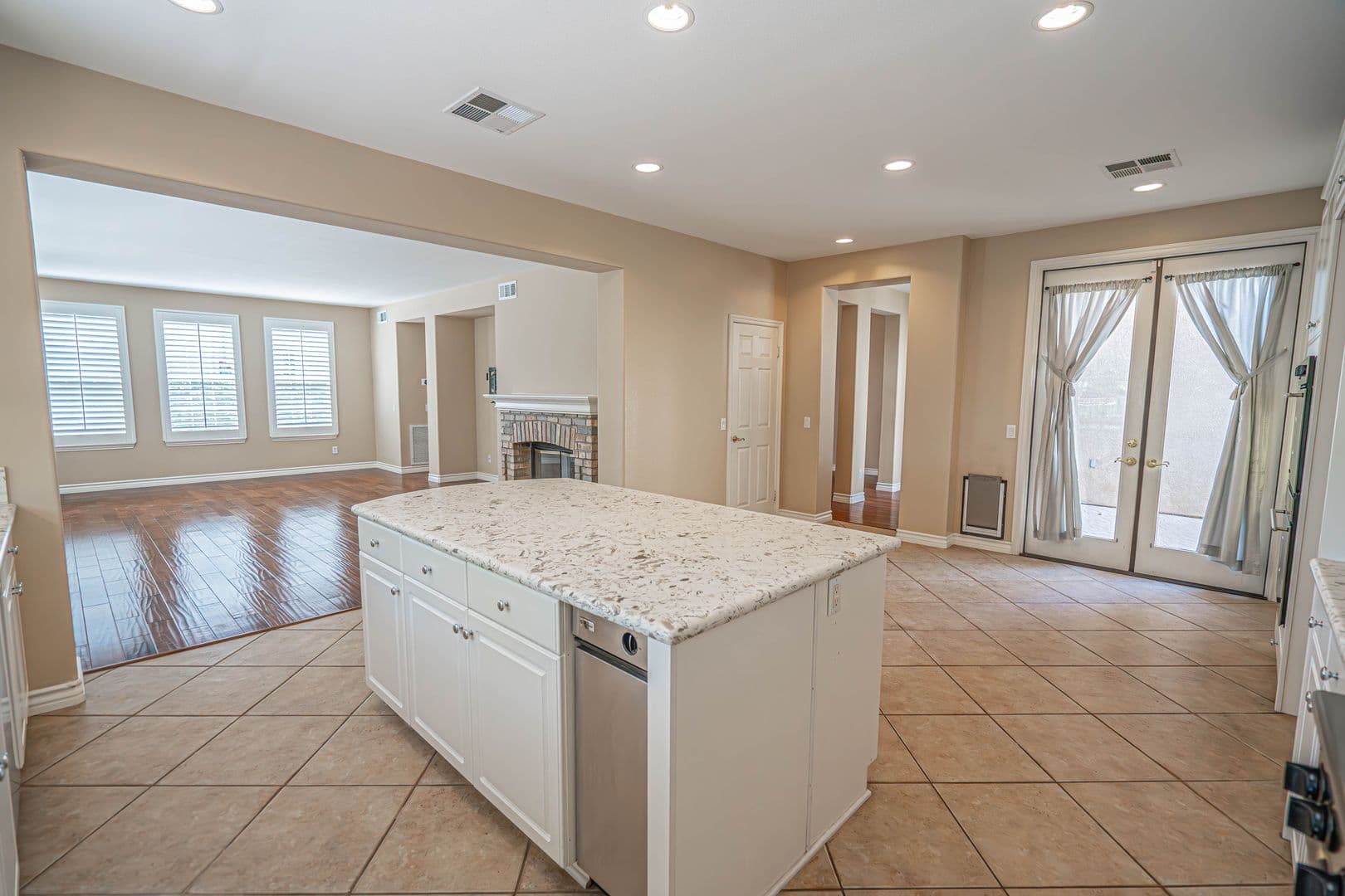 Valencia House: 23902 Lakeside Road