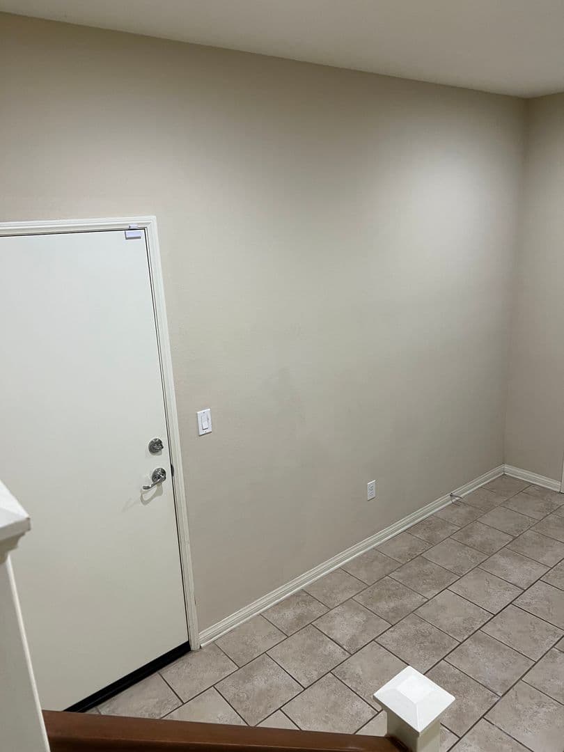 Northridge House: 20324 Paseo Del Campo