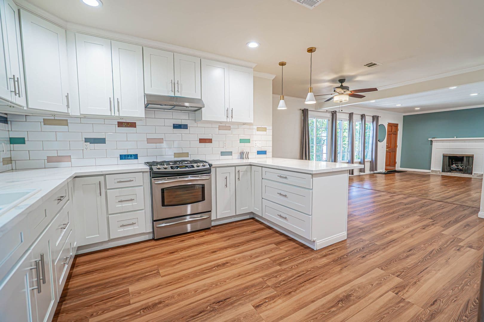 Woodland Hills House: 22742 Burbank Boulevard