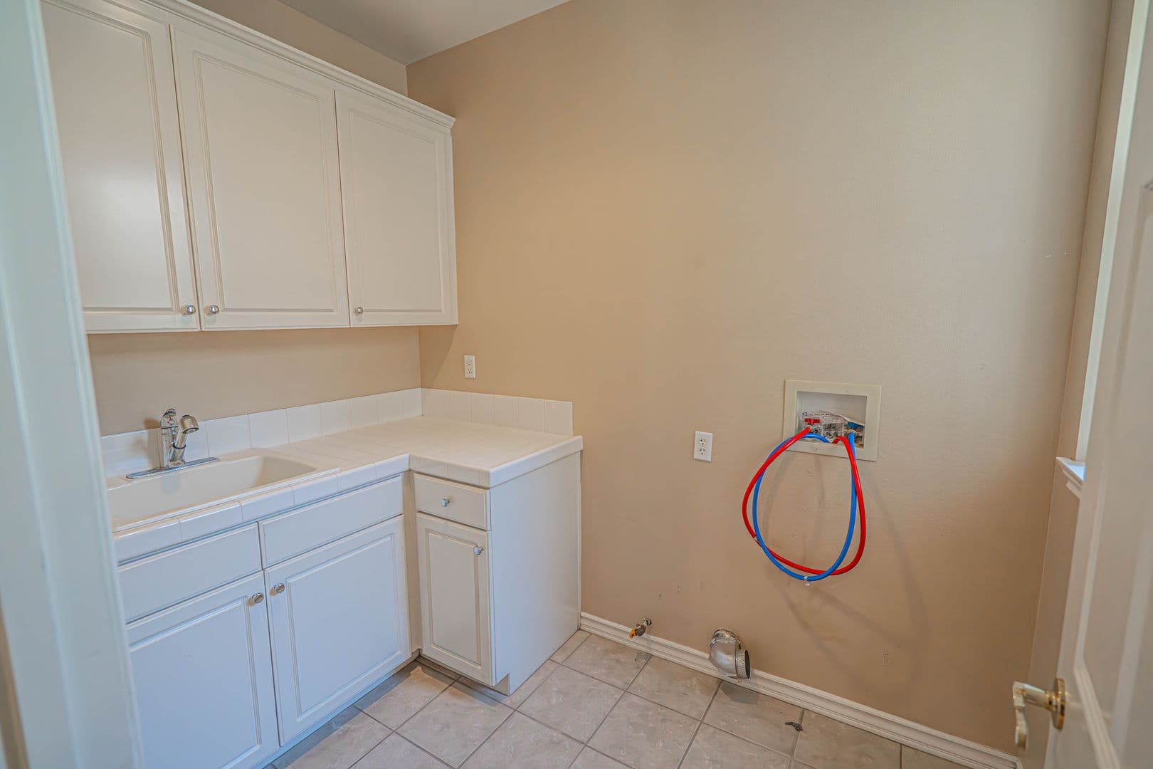 Valencia House: 23902 Lakeside Road